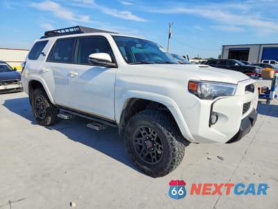 Czwarte zdjęcie samochodu z boku: 2019 TOYOTA 4RUNNER VIN:JTEBU5JR9K5660093 - miniatura