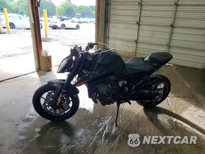 Trzecie zdjęcie samochodu z tyłu: 2022 KTM 890 DUKE R VIN:VBKTU9402NM834222 - miniatura
