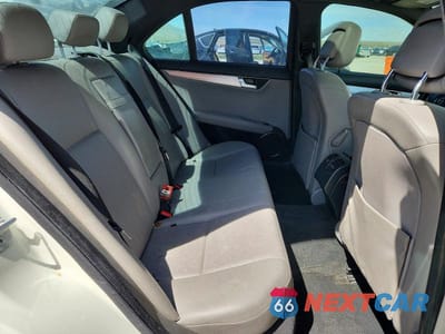 Zdjęcie 10 z 12 samochodu: 2008 MERCEDES-BENZ C 300 VIN:WDDGF54X48R027961 - miniatura