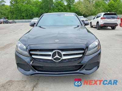 Piąte zdjęcie samochodu w środku: 2018 MERCEDES-BENZ C 300 4MATIC VIN:55SWF4KBXJU252824 - miniatura