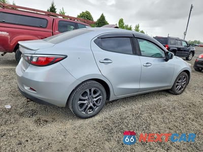 Trzecie zdjęcie samochodu z tyłu: 2019 TOYOTA YARIS LE VIN:3MYDLBYV2KY517539 - miniatura