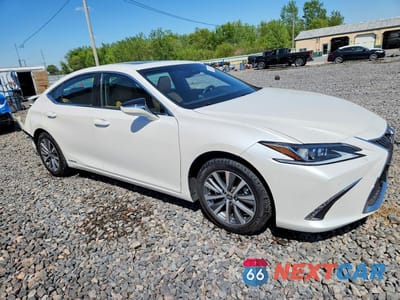 Czwarte zdjęcie samochodu z boku: 2021 LEXUS ES 300H VIN:58ADA1C16MU007417 - miniatura