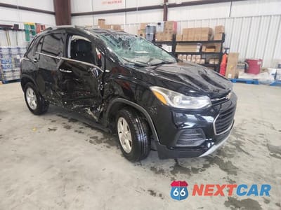 Czwarte zdjęcie samochodu z boku: 2020 CHEVROLET TRAX 1LT VIN:KL7CJLSB3LB019934 - miniatura