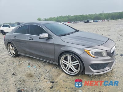 Czwarte zdjęcie samochodu z boku: 2014 MERCEDES-BENZ CLA 250 VIN:WDDSJ4EB6EN043703 - miniatura
