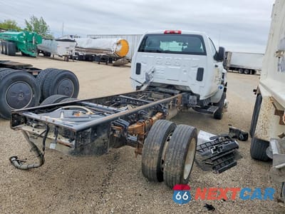 Trzecie zdjęcie samochodu z tyłu: 2022 CHEVROLET SILVERADO MEDIUM DUTY VIN:1HTKJPVK8NH277645 - miniatura