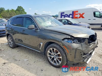Czwarte zdjęcie samochodu z boku: 2025 BMW X5 XDRIVE40I VIN:5UX23EU05S9W72060 - miniatura