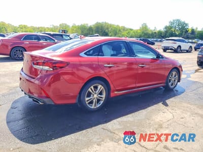 Trzecie zdjęcie samochodu z tyłu: 2018 HYUNDAI SONATA SPORT VIN:5NPE34AF1JH606497 - miniatura