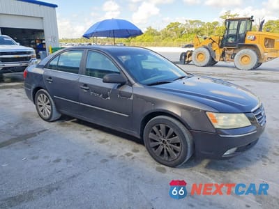 Czwarte zdjęcie samochodu z boku: 2009 HYUNDAI SONATA LIMITED VIN:5NPEU46C09H538409 - miniatura