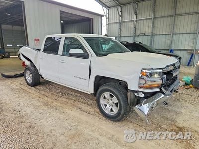 Czwarte zdjęcie samochodu z boku: 2018 CHEVROLET SILVERADO K1500 LT VIN:3GCUKREC5JG433930 - miniatura