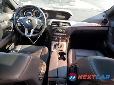 Zdjęcie 8 z 12 samochodu: 2013 MERCEDES-BENZ C 250 VIN:WDDGF4HB5DR242722 - miniatura