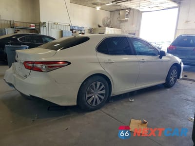 Trzecie zdjęcie samochodu z tyłu: 2020 TOYOTA CAMRY LE VIN:4T1L31AK7LU014478 - miniatura