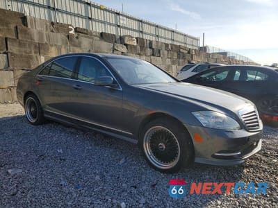 Czwarte zdjęcie samochodu z boku: 2010 MERCEDES-BENZ S 550 4MATIC VIN:WDDNG8GB5AA318558 - miniatura