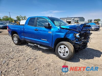 Czwarte zdjęcie samochodu z boku: 2016 TOYOTA TUNDRA VIN:5TFUW5F17GX530741 - miniatura