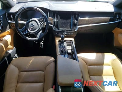 Zdjęcie 8 z 13 samochodu: 2018 VOLVO S90 T5 MOMENTUM VIN:LVY982AK9JP025959 - miniatura