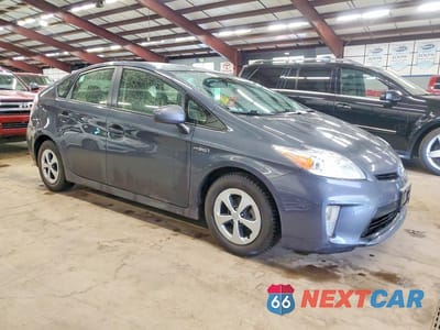 Czwarte zdjęcie samochodu z boku: 2015 TOYOTA PRIUS THREE VIN:JTDKN3DU2F0477921 - miniatura