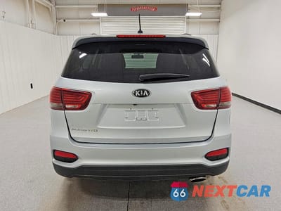 Zdjęcie 6 z 13 samochodu: 2020 KIA SORENTO S VIN:5XYPG4A58LG695600 - miniatura