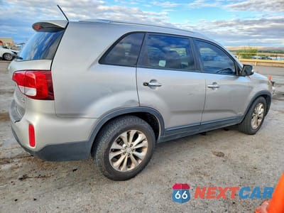 Trzecie zdjęcie samochodu z tyłu: 2014 KIA SORENTO EX VIN:5XYKUDA72EG536837 - miniatura