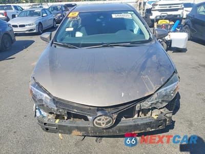 Piąte zdjęcie samochodu w środku: 2017 TOYOTA COROLLA LE VIN:5YFBURHE5HP713446 - miniatura