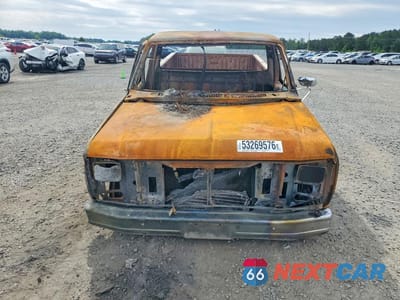 Piąte zdjęcie samochodu w środku: 1986 FORD F150 VIN:1FTCF15H0GNB10513 - miniatura
