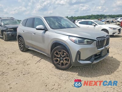 Czwarte zdjęcie samochodu z boku: 2024 BMW X1 XDRIVE28I VIN:WBX73EF09R5Y45927 - miniatura