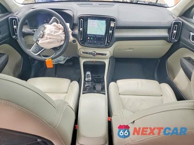 Zdjęcie 8 z 12 samochodu: 2023 VOLVO XC40 PLUS VIN:YV4L12UNXP2114157 - miniatura