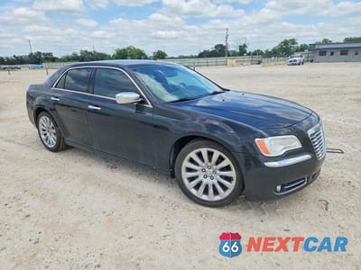 Czwarte zdjęcie samochodu z boku: 2014 CHRYSLER 300 VIN:2C3CCAAG3EH327554 - miniatura