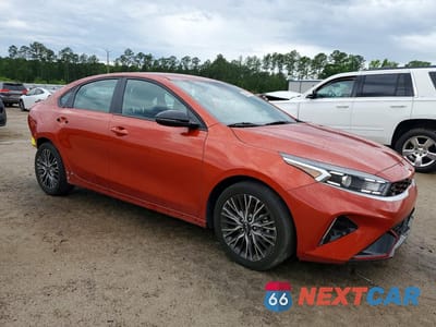 Czwarte zdjęcie samochodu z boku: 2023 KIA FORTE GT LINE VIN:3KPF54AD0PE652185 - miniatura