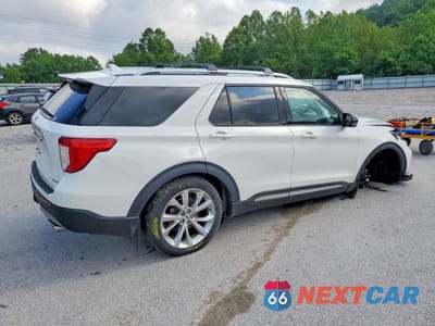 Trzecie zdjęcie samochodu z tyłu: 2023 FORD EXPLORER PLATINUM VIN:1FM5K8HC7PGA21177 - miniatura