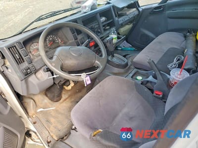 Zdjęcie 8 z 13 samochodu: 2013 ISUZU NPR HD VIN:54DC4W1B8DS803357 - miniatura