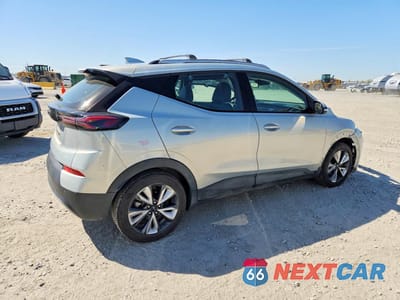 Trzecie zdjęcie samochodu z tyłu: 2022 CHEVROLET BOLT EUV LT VIN:1G1FY6S07N4106036 - miniatura