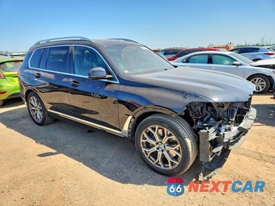 Czwarte zdjęcie samochodu z boku: 2021 BMW X7 XDRIVE40I VIN:5UXCW2C04M9F88443 - miniatura