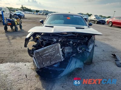 Piąte zdjęcie samochodu w środku: 2018 DODGE CHALLENGER SXT VIN:2C3CDZAG9JH232843 - miniatura