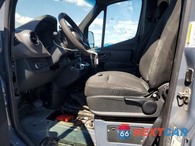 Zdjęcie 7 z 12 samochodu: 2019 MERCEDES BENZ SPRINTER 2500 DELIVERY VAN VIN:WD4PF1CD1KP151771 - miniatura