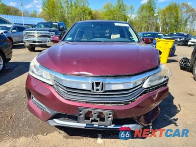 Piąte zdjęcie samochodu w środku: 2017 HONDA ACCORD EX VIN:1HGCR2F75HA044635 - miniatura
