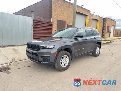 Drugie zdjęcie samochodu z przodu: 2023 JEEP GRAND CHEROKEE LAREDO VIN:1C4RJHAG3P8710990 - miniatura