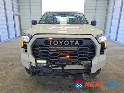 Piąte zdjęcie samochodu w środku: 2024 TOYOTA TUNDRA SR5 VIN:5TFLA5DB1RX216706 - miniatura