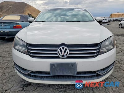 Piąte zdjęcie samochodu w środku: 2014 VOLKSWAGEN PASSAT S VIN:1VWAT7A35EC052188 - miniatura