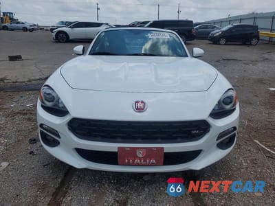 Piąte zdjęcie samochodu w środku: 2017 FIAT 124 SPIDER CLASSICA VIN:JC1NFAEKXH0107098 - miniatura