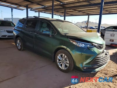 Czwarte zdjęcie samochodu z boku: 2025 TOYOTA SIENNA XLE 7-PASSENGER VIN:5TDJRKEC5SS258393 - miniatura