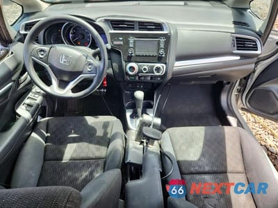 Zdjęcie 8 z 13 samochodu: 2015 HONDA FIT LX VIN:3HGGK5H51FM717326 - miniatura