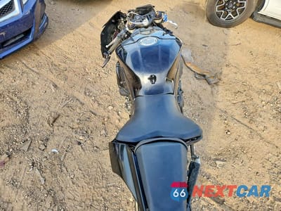 Zdjęcie 6 z 9 samochodu: 2021 YAMAHA YZFR1 VIN:JYARN66E6MA001454 - miniatura