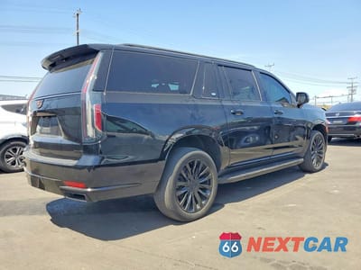 Trzecie zdjęcie samochodu z tyłu: 2022 CADILLAC ESCALADE ESV LUXURY VIN:1GYS4JKL9NR103599 - miniatura