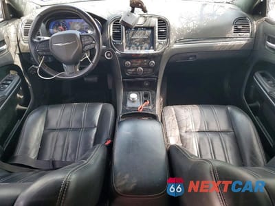 Zdjęcie 8 z 13 samochodu: 2019 CHRYSLER 300 S VIN:2C3CCABG2KH686520 - miniatura