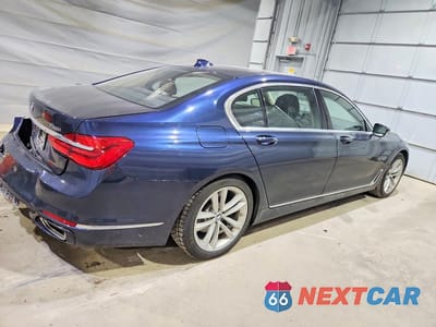 Trzecie zdjęcie samochodu z tyłu: 2019 BMW 750 XI VIN:WBA7F2C56KB240528 - miniatura