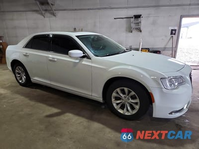 Czwarte zdjęcie samochodu z boku: 2016 CHRYSLER 300 LIMITED VIN:2C3CCAAG1GH211885 - miniatura