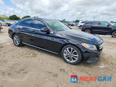 Czwarte zdjęcie samochodu z boku: 2018 MERCEDES-BENZ C 300 VIN:55SWF4JB5JU246804 - miniatura