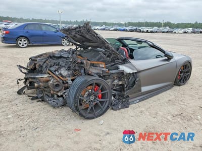 Trzecie zdjęcie samochodu z tyłu: 2017 AUDI R8 SPYDER VIN:WUAVACFX8H7904676 - miniatura