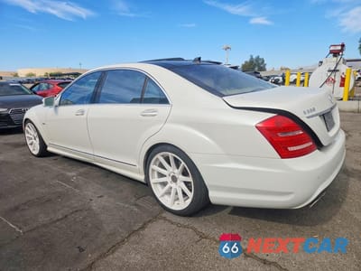Drugie zdjęcie samochodu z przodu: 2012 MERCEDES-BENZ S 550 VIN:WDDNG7DB4CA421746 - miniatura