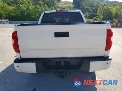 Zdjęcie 6 z 12 samochodu: 2018 TOYOTA TUNDRA CREWMAX SR5 VIN:5TFDW5F13JX693359 - miniatura