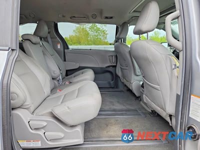 Zdjęcie 11 z 13 samochodu: 2018 TOYOTA SIENNA XLE 8-PASSENGER VIN:5TDYZ3DC7JS938249 - miniatura